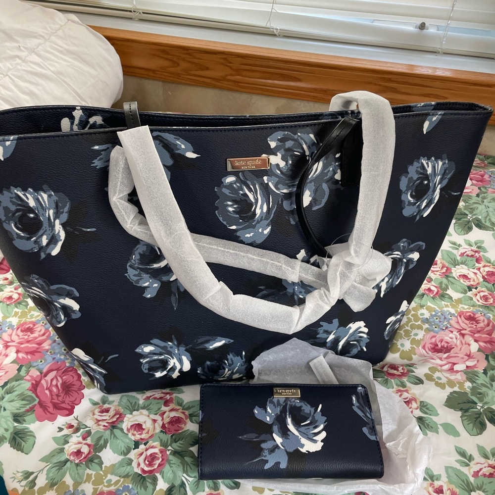 Kate spade new wallet and bag, shite street night rose 🌹
